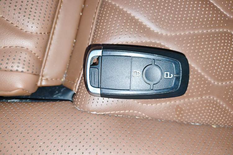 Used Ford Escape 2020 EcoBoost 245 Four-Wheel Drive Titanium Edition Vehicle Key