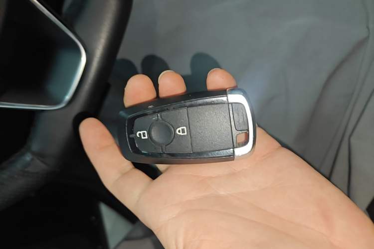 Used Ford Escape 2020 EcoBoost 245 Two-Wheel-Drive Comfort Edition Vehicle Key