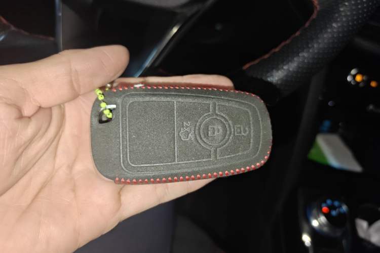 Used Ford Escape 2020 EcoBoost 245 Four-Wheel Drive ST-LINE Deluxe Edition Vehicle Key