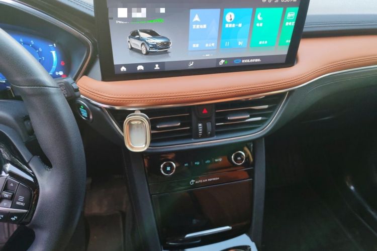Used Ford Escape 2020 EcoBoost 245 Four-Wheel Drive Luxury Edition Audio And AC Panel