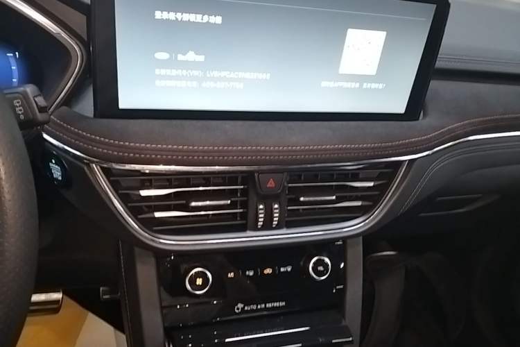 Used Ford Escape 2020 EcoBoost 245 Four-Wheel Drive ST-LINE Deluxe Edition Audio And AC Panel