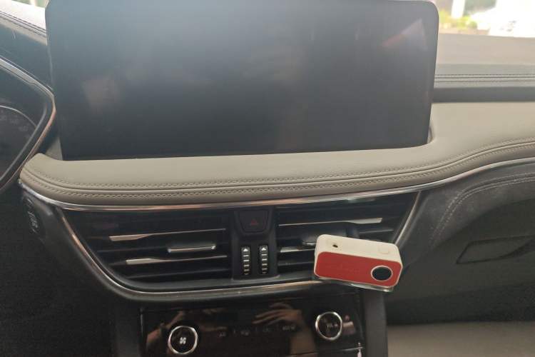 Used Ford Escape 2020 EcoBoost 245 Two-Wheel-Drive Titanium Edition Audio And AC Panel