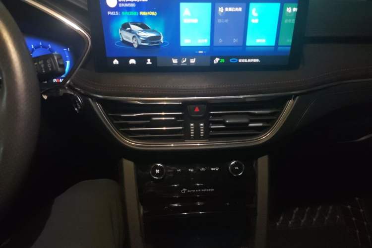 Used Ford Escape 2020 EcoBoost 245 Four-Wheel Drive ST-LINE Deluxe Edition Audio And AC Panel