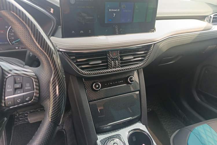 Used Ford Escape 2020 EcoBoost 245 Two-Wheel-Drive Titanium Edition Audio And AC Panel