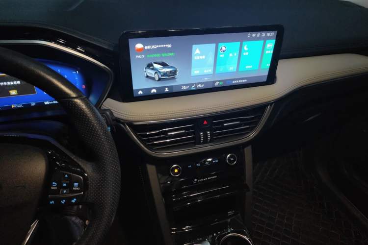 Used Ford Escape 2020 EcoBoost 245 Two-Wheel Drive Smart & Enjoyment Model Audio And AC Panel