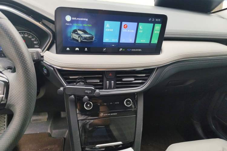 Used Ford Escape 2020 EcoBoost 245 Two-Wheel-Drive Titanium Edition Audio And AC Panel