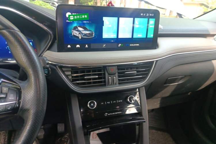 Used Ford Escape 2020 EcoBoost 245 Four-Wheel Drive Luxury Edition Audio And AC Panel