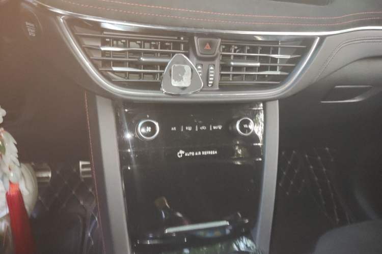 Used Ford Escape 2020 EcoBoost 245 Four-Wheel Drive ST-LINE Deluxe Edition Audio And AC Panel