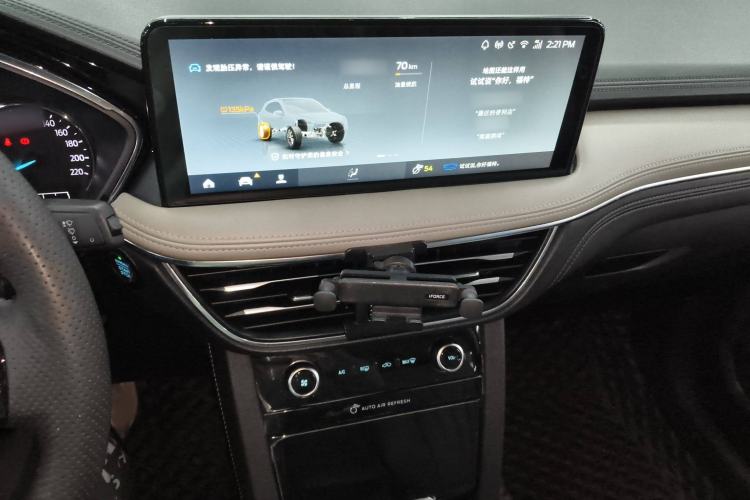 Used Ford Escape 2020 EcoBoost 245 Four-Wheel Drive Titanium Edition Audio And AC Panel