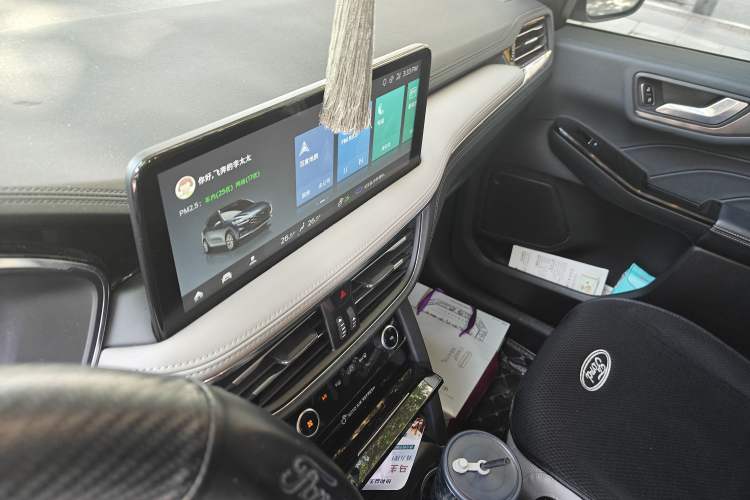 Used Ford Escape 2020 EcoBoost 245 Two-Wheel-Drive Titanium Edition Audio And AC Panel