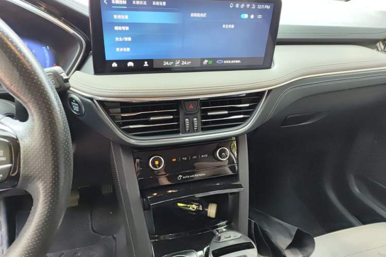 Used Ford Escape 2020 EcoBoost 245 Two-Wheel Drive Smart & Enjoyment Model Audio And AC Panel