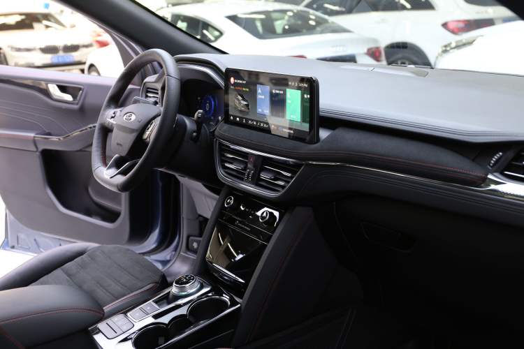 Used Ford Escape 2020 EcoBoost 245 Four-Wheel Drive ST-LINE Deluxe Edition Audio And AC Panel