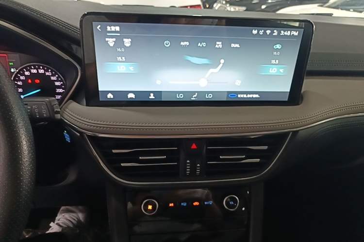 Used Ford Escape 2020 EcoBoost 245 Two-Wheel-Drive Comfort Edition Audio And AC Panel