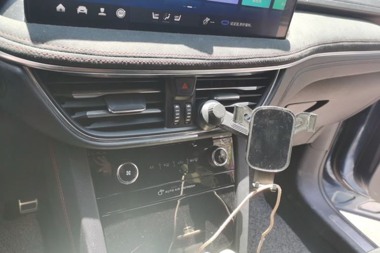 Used Ford Escape 2020 EcoBoost 245 Four-Wheel Drive ST-LINE Deluxe Edition Audio And AC Panel