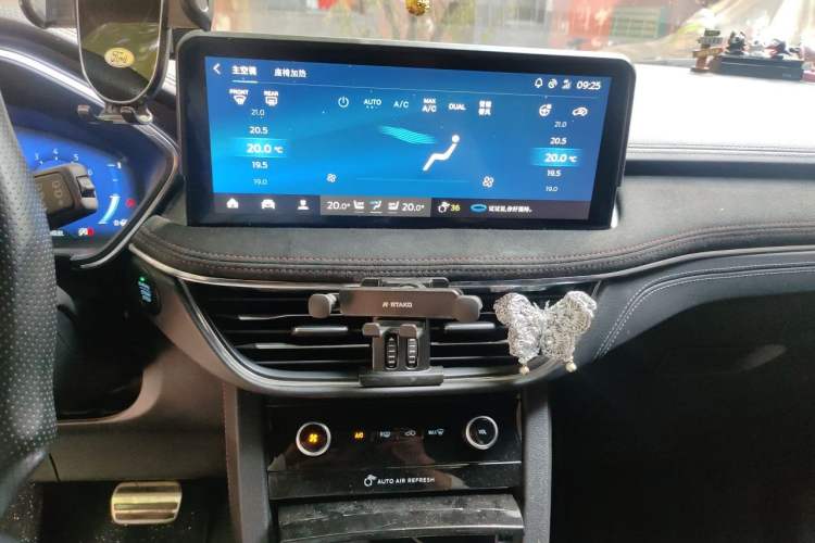 Used Ford Escape 2020 EcoBoost 245 Four-Wheel Drive ST-LINE Deluxe Edition Audio And AC Panel