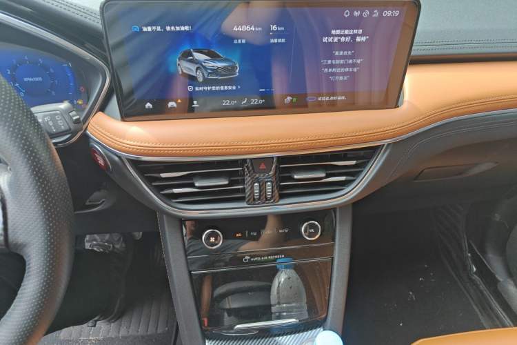 Used Ford Escape 2020 EcoBoost 245 Four-Wheel Drive Luxury Edition Audio And AC Panel