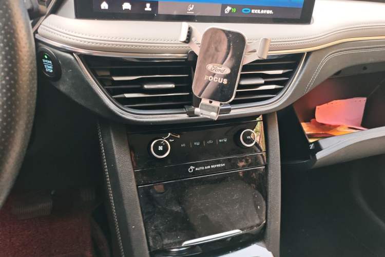 Used Ford Escape 2020 EcoBoost 245 Two-Wheel-Drive Titanium Edition Audio And AC Panel