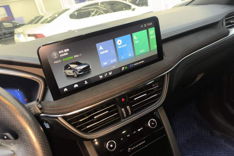 Used Ford Escape 2020 EcoBoost 245 Four-Wheel Drive ST-LINE Deluxe Edition Audio And AC Panel