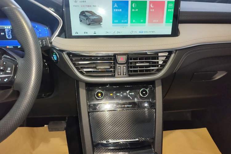 Used Ford Escape 2020 EcoBoost 245 Four-Wheel Drive Luxury Edition Audio And AC Panel