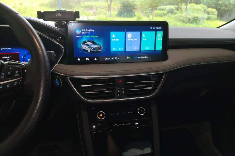 Used Ford Escape 2020 EcoBoost 245 Four-Wheel Drive Luxury Edition Audio And AC Panel