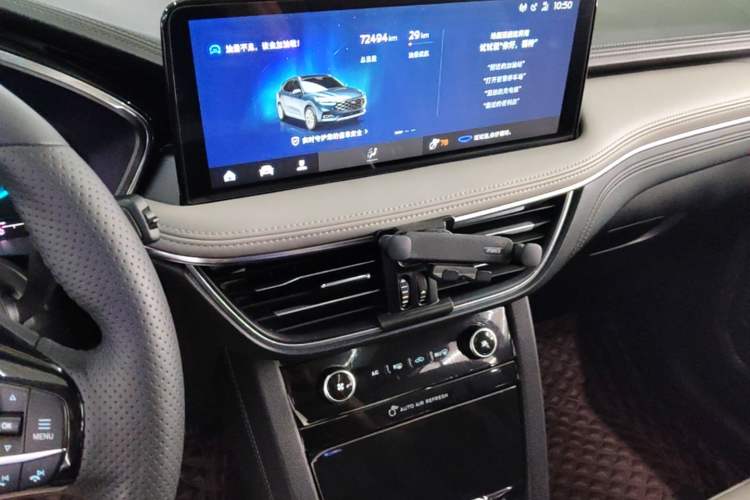Used Ford Escape 2020 EcoBoost 245 Four-Wheel Drive Titanium Edition Audio And AC Panel
