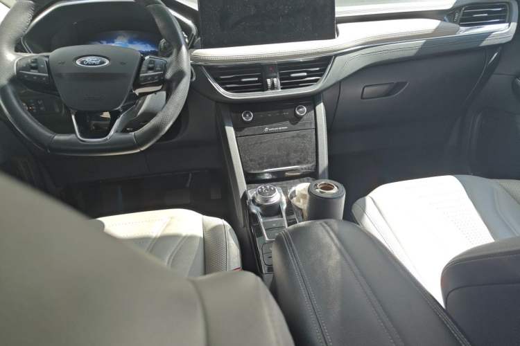 Used Ford Escape 2020 EcoBoost 245 Two-Wheel Drive Smart & Enjoyment Model Center Console