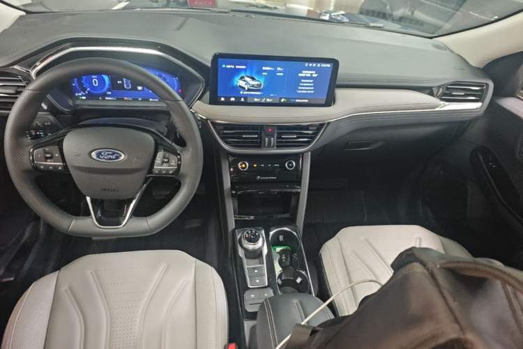 Used Ford Escape 2020 EcoBoost 245 Two-Wheel Drive Smart & Enjoyment Model Center Console