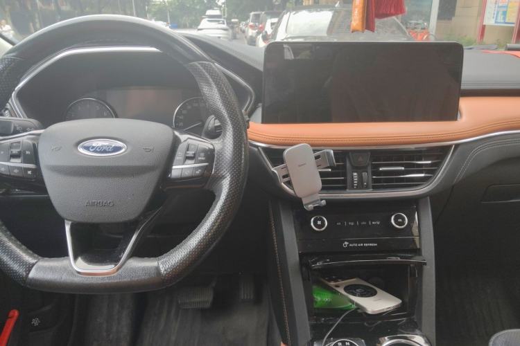 Used Ford Escape 2020 EcoBoost 245 Two-Wheel-Drive Titanium Edition Center Console