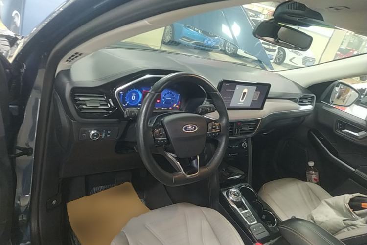 Used Ford Escape 2020 EcoBoost 245 Two-Wheel Drive Smart & Enjoyment Model Center Console