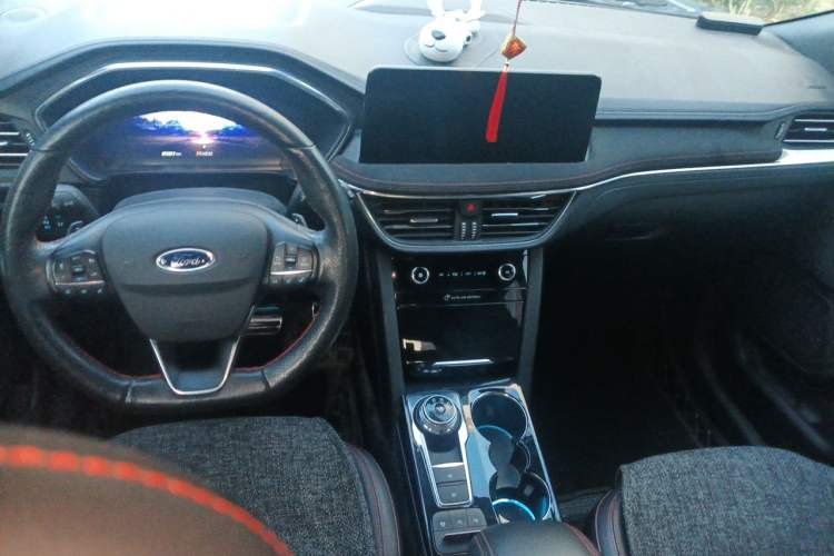 Used Ford Escape 2020 EcoBoost 245 Four-Wheel Drive ST-LINE Deluxe Edition Center Console