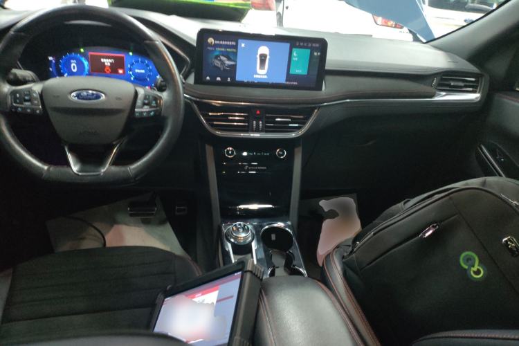 Used Ford Escape 2020 EcoBoost 245 Four-Wheel Drive ST-LINE Deluxe Edition Center Console