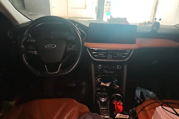 Used Ford Escape 2020 EcoBoost 245 Two-Wheel Drive Smart & Enjoyment Model Center Console