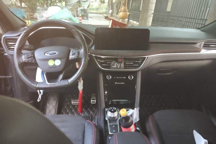 Used Ford Escape 2020 EcoBoost 245 Four-Wheel Drive ST-LINE Deluxe Edition Center Console