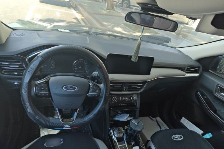 Used Ford Escape 2020 EcoBoost 245 Two-Wheel-Drive Titanium Edition Center Console