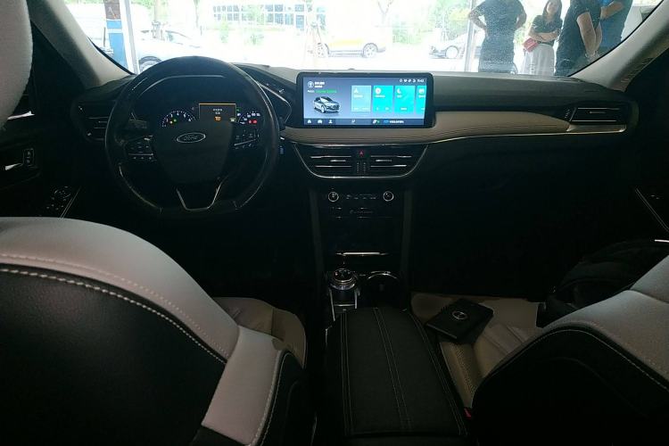 Used Ford Escape 2020 EcoBoost 245 Two-Wheel-Drive Titanium Edition Center Console