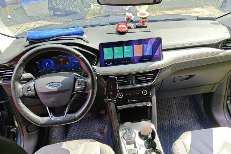 Used Ford Escape 2020 EcoBoost 245 Two-Wheel Drive Smart & Enjoyment Model Center Console