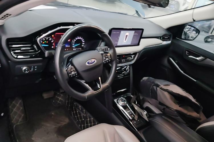 Used Ford Escape 2020 EcoBoost 245 Two-Wheel-Drive Titanium Edition Center Console