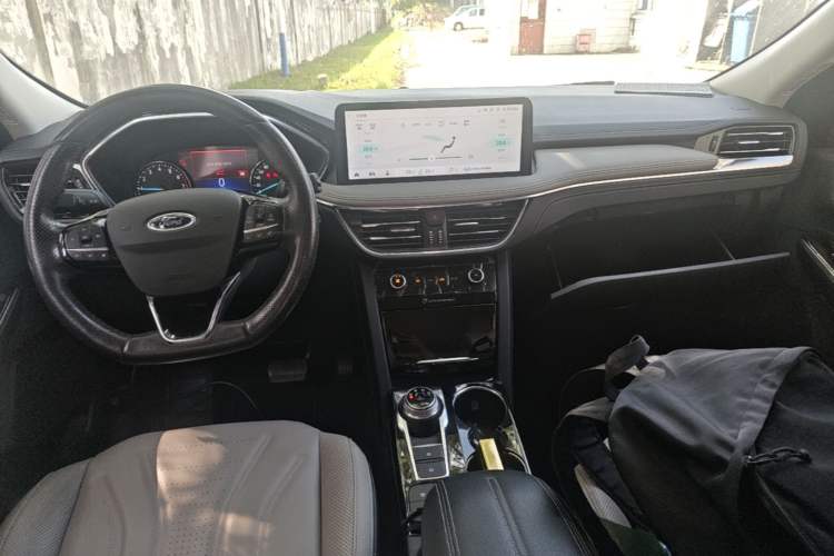 Used Ford Escape 2020 EcoBoost 245 Two-Wheel Drive Smart & Enjoyment Model Center Console