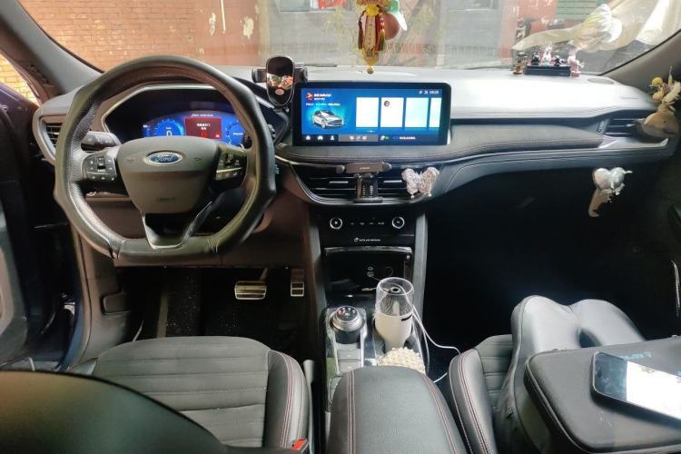 Used Ford Escape 2020 EcoBoost 245 Four-Wheel Drive ST-LINE Deluxe Edition Center Console