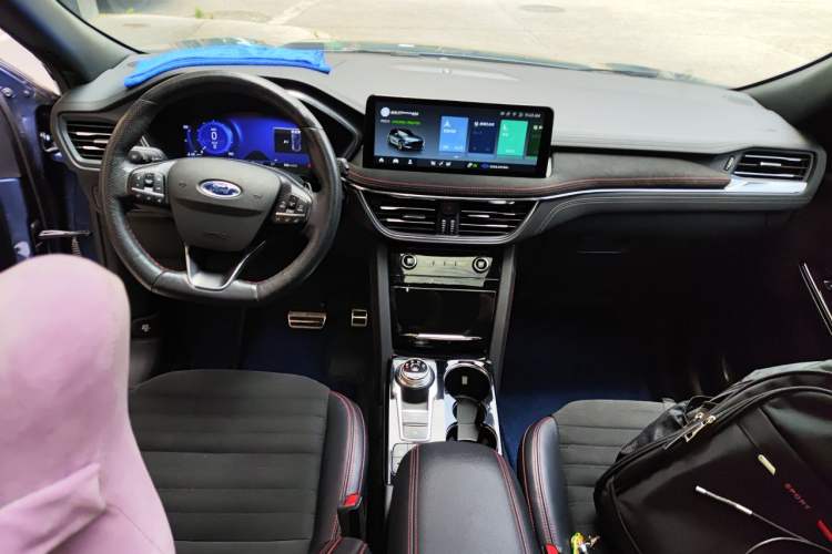 Used Ford Escape 2020 EcoBoost 245 Four-Wheel Drive ST-LINE Deluxe Edition Center Console