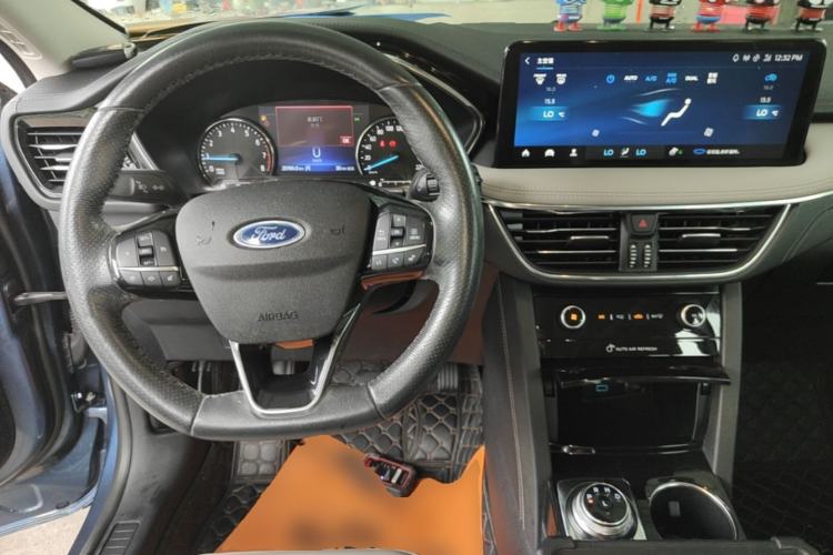 Used Ford Escape 2020 EcoBoost 245 4x4 Enjoyment Model Center Console