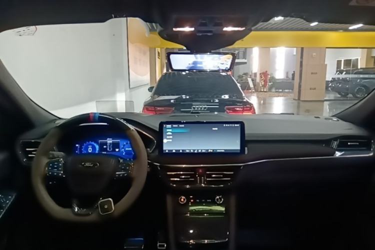 Used Ford Escape 2020 EcoBoost 245 Four-Wheel Drive ST-LINE Deluxe Edition Center Console