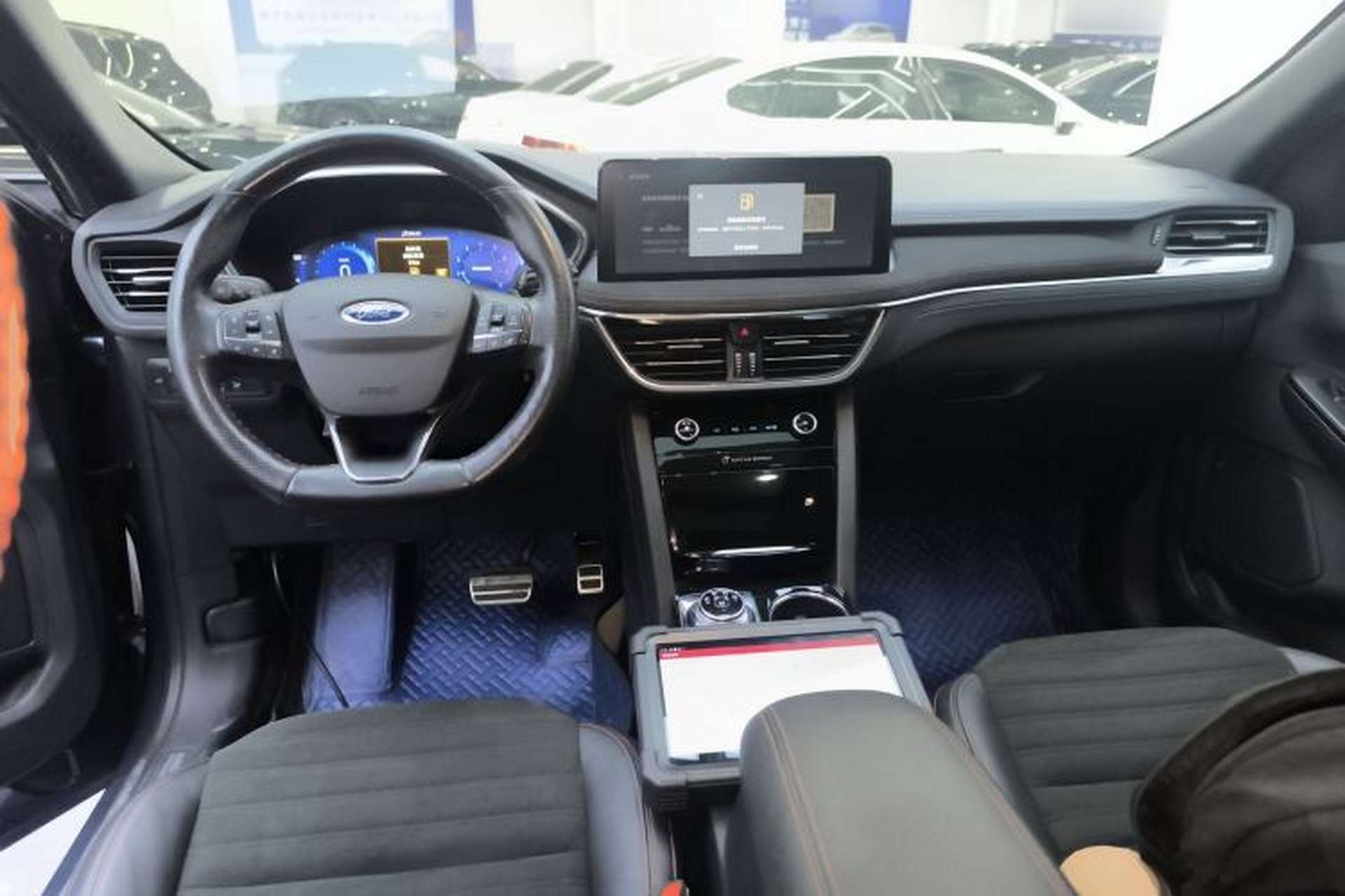 Used Ford Escape 2020 EcoBoost 245 Four-Wheel Drive ST-LINE Deluxe Edition Center Console