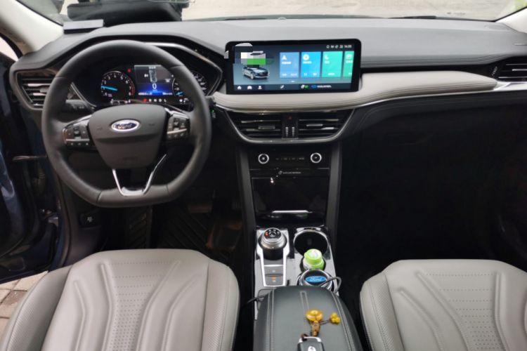 Used Ford Escape 2020 EcoBoost 245 Two-Wheel-Drive Titanium Edition Center Console