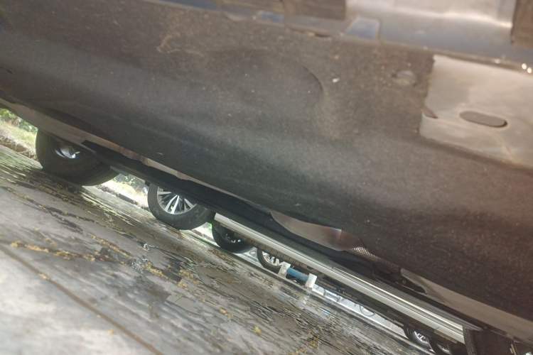 Used Ford Escape 2020 EcoBoost 245 Two-Wheel-Drive Titanium Edition Chassis Front Right