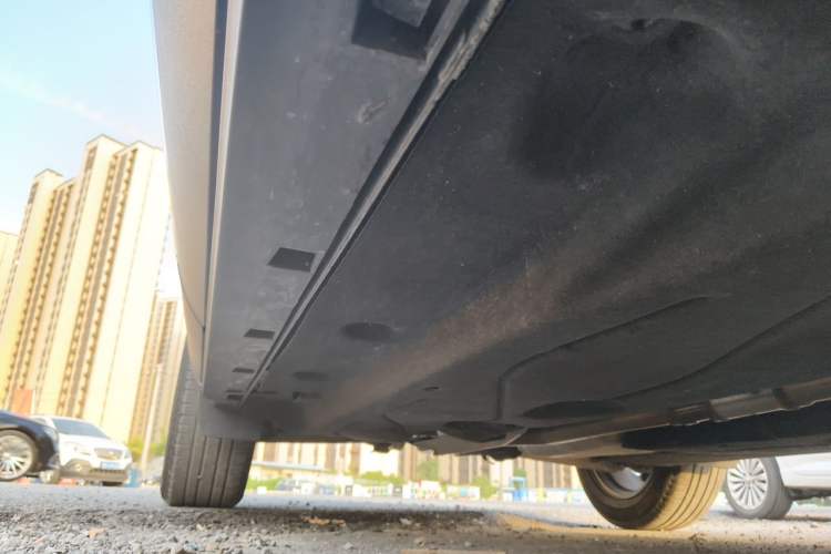 Used Ford Escape 2020 EcoBoost 245 Two-Wheel-Drive Titanium Edition Chassis Front Right