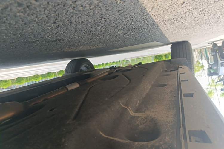 Used Ford Escape 2020 EcoBoost 245 Two-Wheel-Drive Titanium Edition Chassis Front Right
