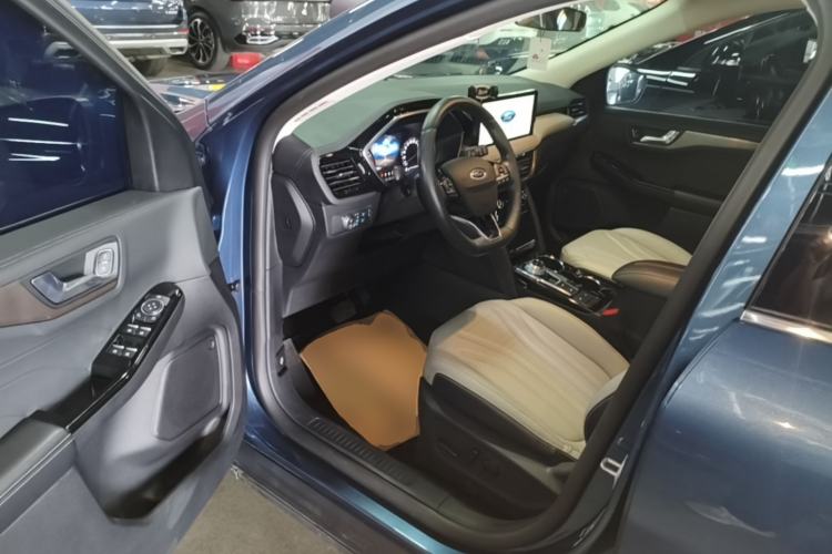 Used Ford Escape 2020 EcoBoost 245 Two-Wheel-Drive Titanium Edition Driver Seat