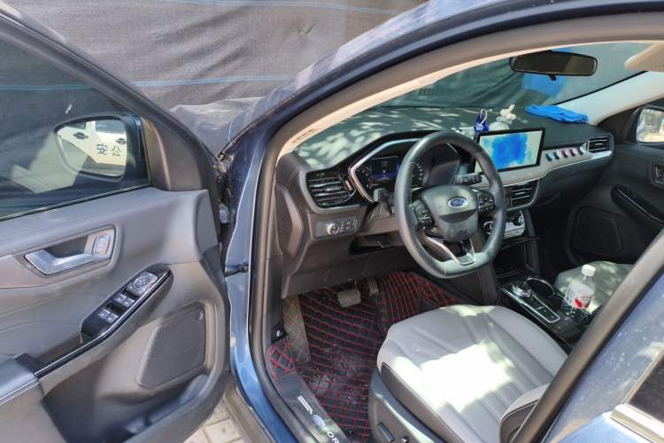 Used Ford Escape 2020 EcoBoost 245 Two-Wheel-Drive Titanium Edition Driver Seat