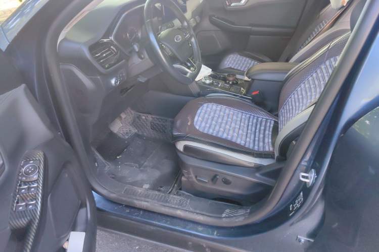 Used Ford Escape 2020 EcoBoost 245 Two-Wheel-Drive Titanium Edition Driver Seat